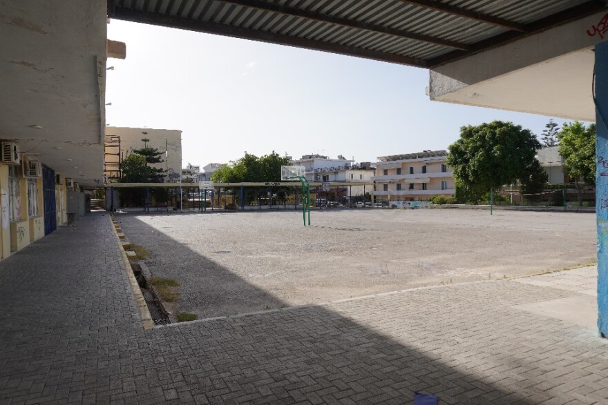 Χανιά: Εικόνες ντροπής από σχολείο που βανδάλισαν νεαροί 