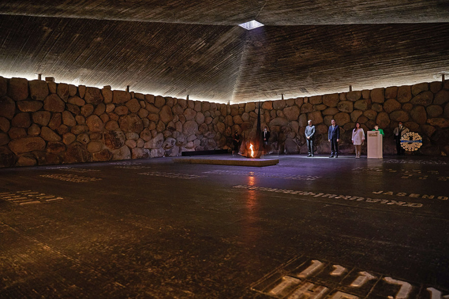 Ο Κυριάκος Μητσοτάκης στο Μνημείο Ολοκαυτώματος στο Ισραήλ