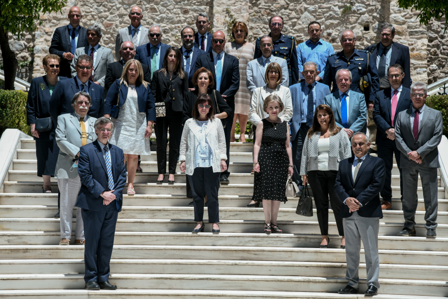 Συνάντηση Σακελλαροπούλου με την Επιτροπή Δημόσιας Υγείας - Τι είπε για τον Τσιόδρα 