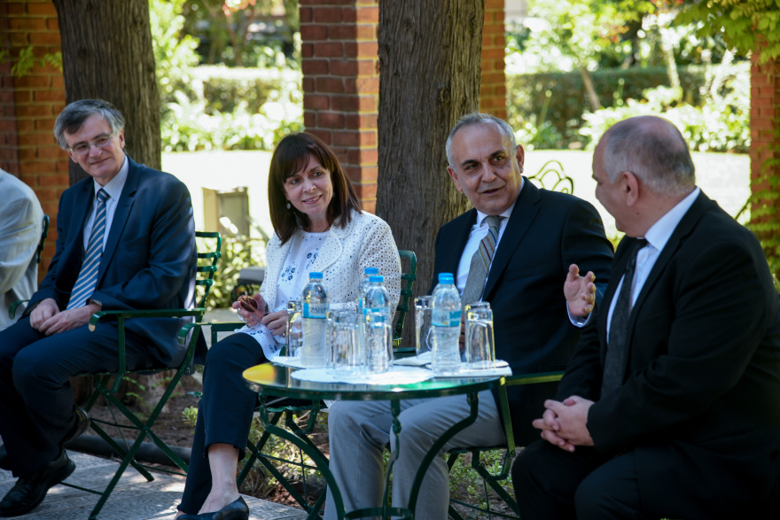 Συνάντηση Σακελλαροπούλου με την Επιτροπή Δημόσιας Υγείας - Τι είπε για τον Τσιόδρα 