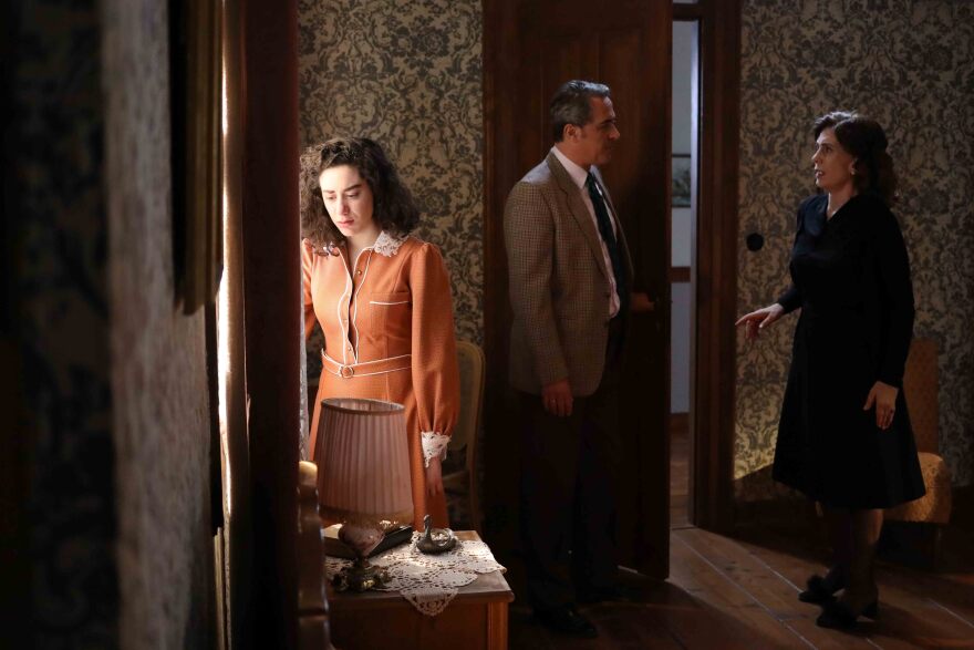 Άγριες Μέλισσες: Ο αρραβώνας της Δρόσως και το φευγιό της Πηνελόπης  