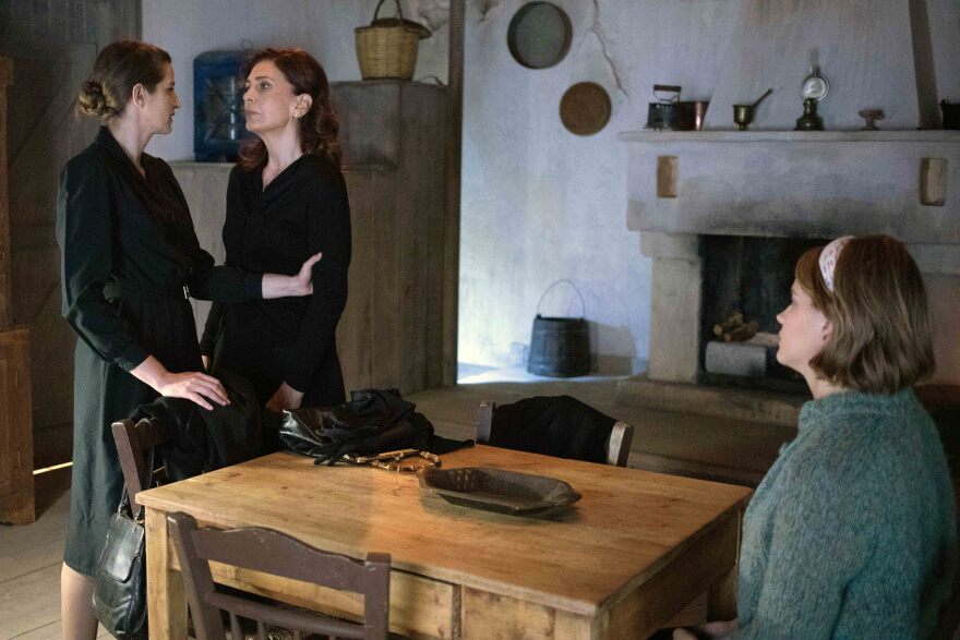 Άγριες Μέλισσες: Ο αρραβώνας της Δρόσως και το φευγιό της Πηνελόπης  