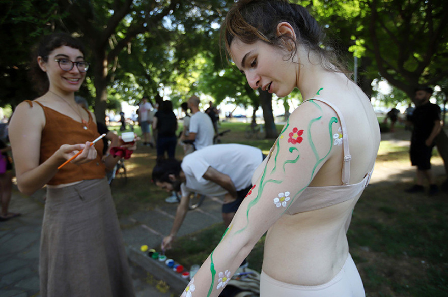Θεσσαλονίκη: Γυμνοί ποδηλάτες ξεχύθηκαν στους δρόμους - Βίντεο και φωτογραφίες 
