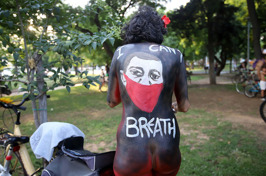 Θεσσαλονίκη: Γυμνοί ποδηλάτες ξεχύθηκαν στους δρόμους - Βίντεο και φωτογραφίες 