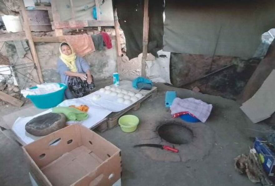 Σοκάρουν οι φωτογραφίες από τη Μόρια: Υγειονομική βόμβα με νεκρά ζώα, σκουπίδια και λύματα 