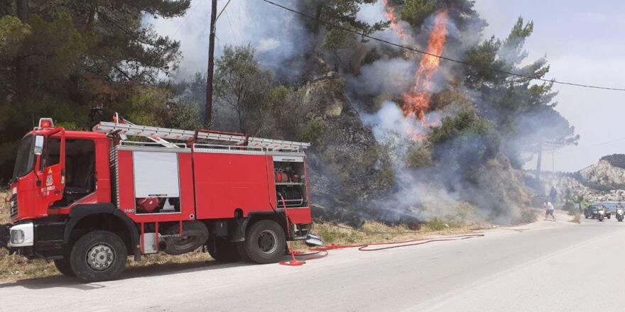 Ζάκυνθος: Έσβησε η πυρκαγιά στο Αργάσι - Απείλησε κατοικίες - Δείτε βίντεο και φωτογραφίες