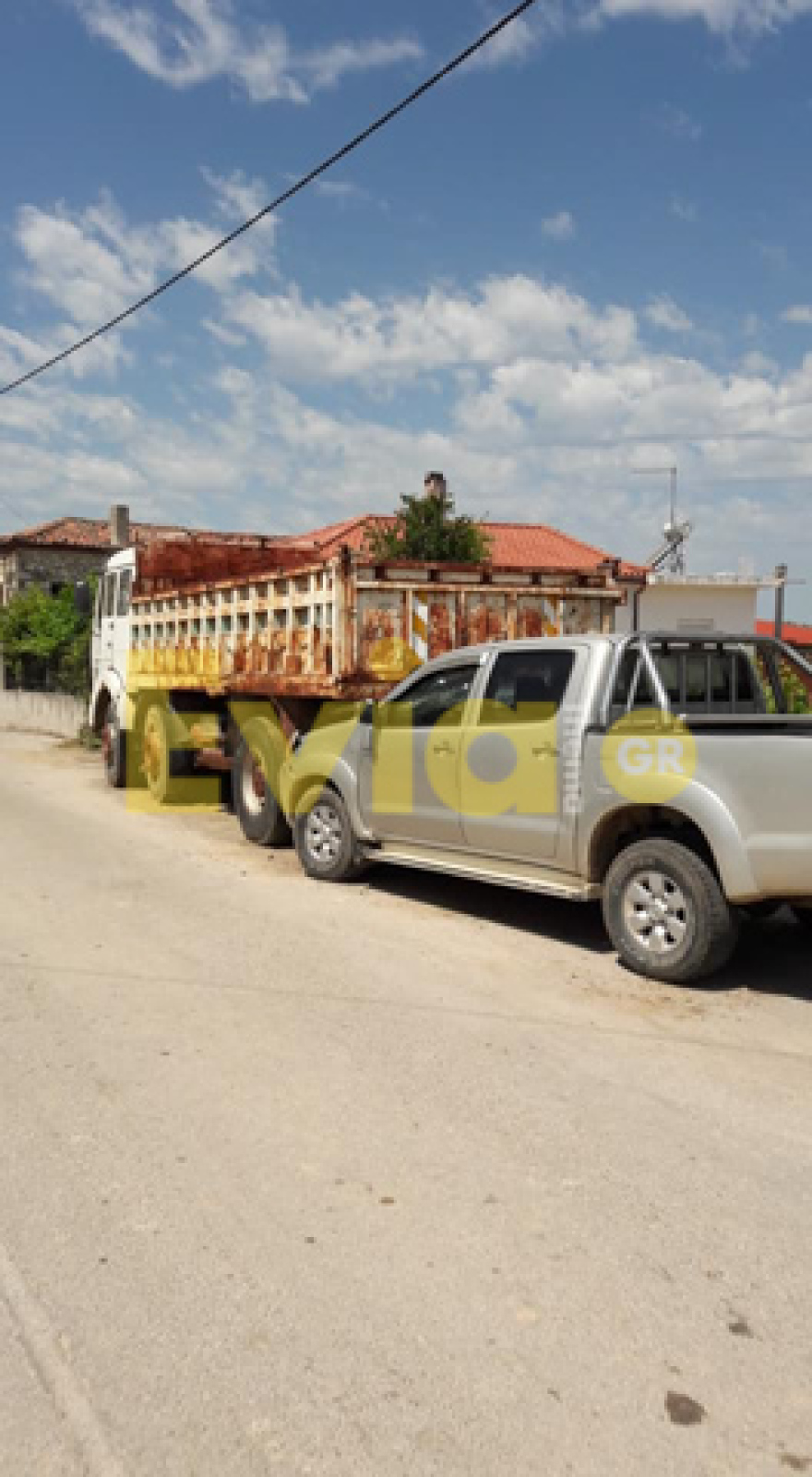 Εύβοια: Σύγκρουση ΙΧ με παρατημένο φορτηγό 10 χρόνων 