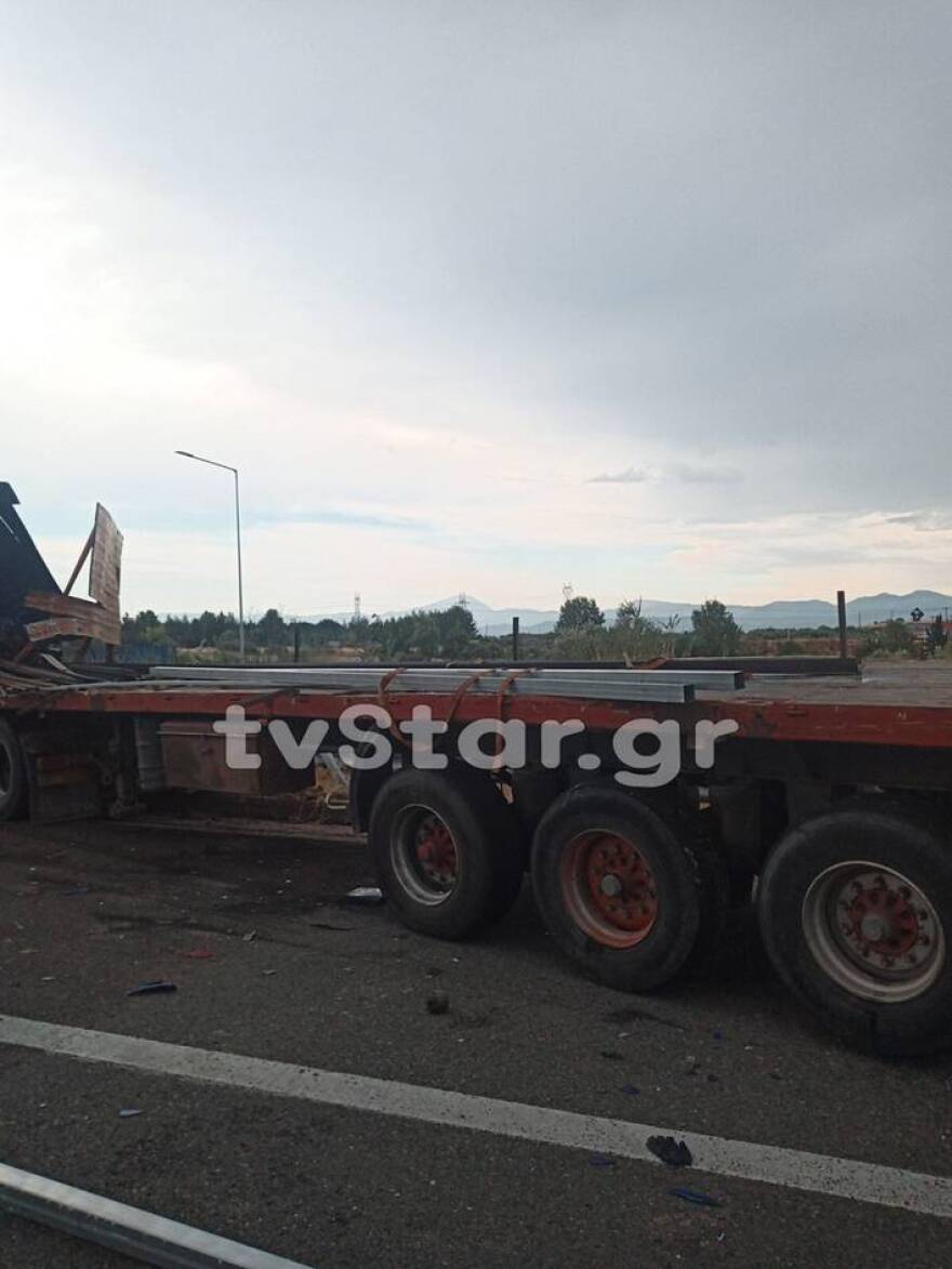 Τραγικό τροχαίο στο Σχηματάρι: Ένας νεκρός - Σμπαράλια φορτηγό