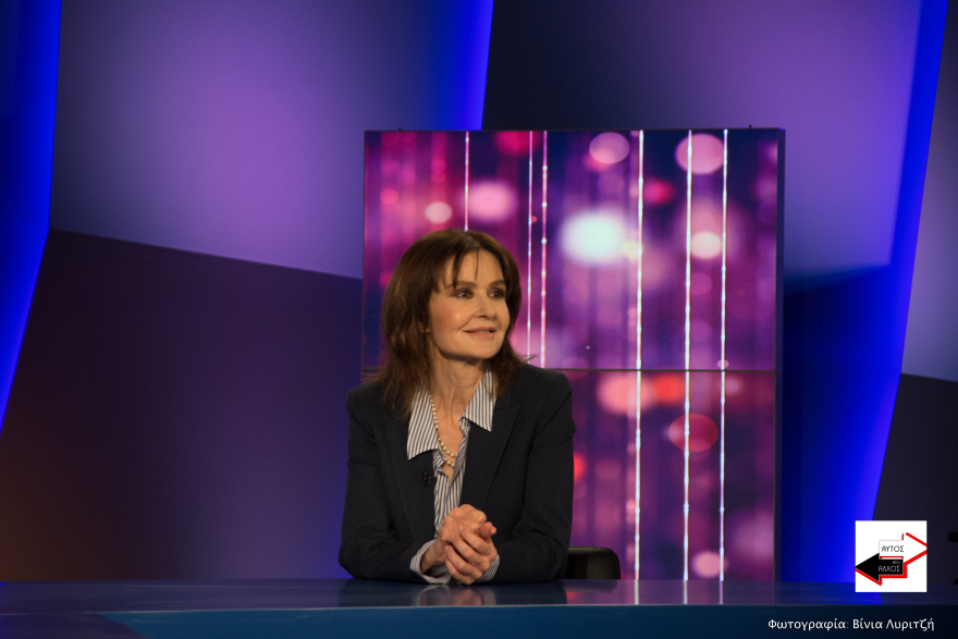 Κάτια Δανδουλάκη: Επιστρέφει συγκινημένη στο σπίτι της Βίρνας και του Γιάγκου Δράκου από τη «Λάμψη»