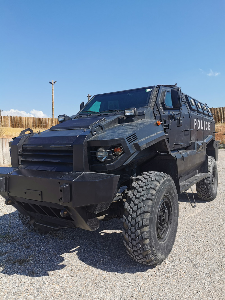 Το protothema στη βάση των ΕΚΑΜ: Δείτε το νέο υπέρ-θωρακισμένο όχημα 12,5 τόνων και αξίας μισού εκατ. ευρω 