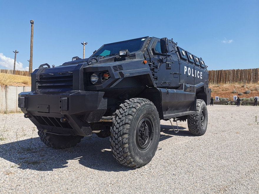 Το protothema στη βάση των ΕΚΑΜ: Δείτε το νέο υπέρ-θωρακισμένο όχημα 12,5 τόνων και αξίας μισού εκατ. ευρω 