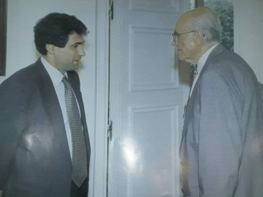 Οι πολιτικοί είναι ζωντανοί όσο ζουν οι ιδέες τους