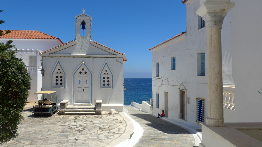 Sunday Times: Η Άνδρος στην κορυφή της λίστας με τα 25 μυστικά νησιά της Ευρώπης χωρίς συνωστισμό