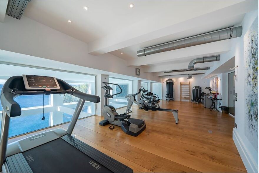 Σον Κόνερι: 30 εκατ. ευρώ πωλείται η 6ώροφη υπερπολυτελής βίλα του στη Γαλλική Ριβιέρα