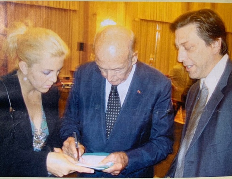 Η Καρολίνα Παπαδημητρίου-Μαύρου φέρνει στην Ελλάδα «απολυμαντικά» τούνελ για τον κορωνοϊό σαν του Πούτιν