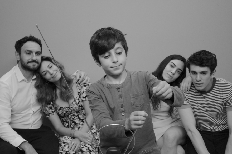 ΕΡΤ: «Τα καλύτερα μας χρόνια» - Οι πρώτες φωτογραφίες από τη νέα σειρά 