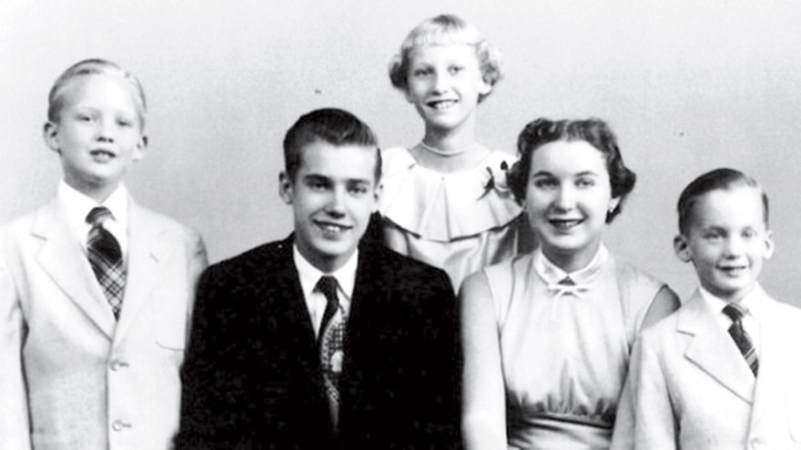 Ντόναλντ Τραμπ: Τρία βιβλία βγάζουν τα... «άπλυτα» στη φόρα