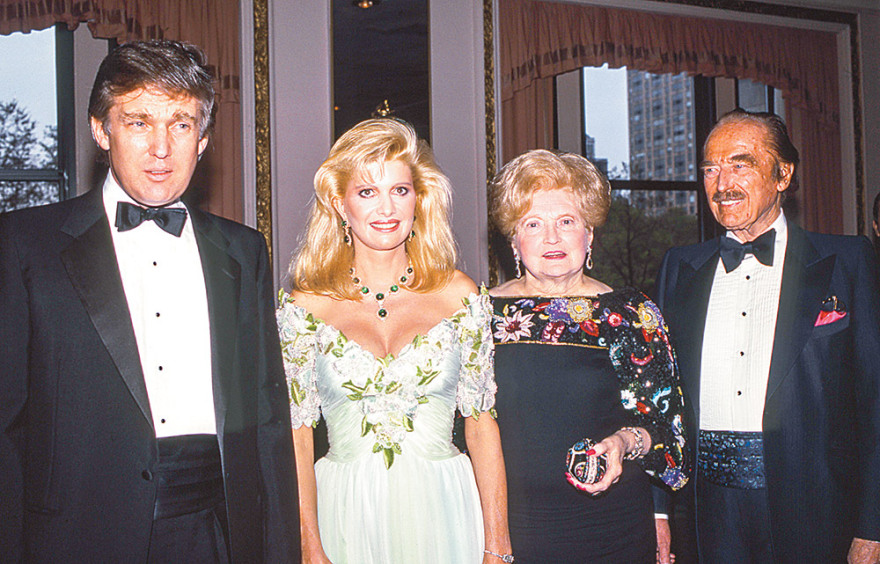 Ντόναλντ Τραμπ: Τρία βιβλία βγάζουν τα... «άπλυτα» στη φόρα