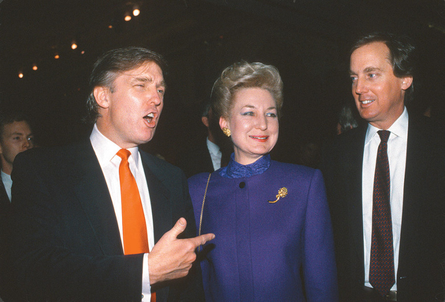 Ντόναλντ Τραμπ: Τρία βιβλία βγάζουν τα... «άπλυτα» στη φόρα