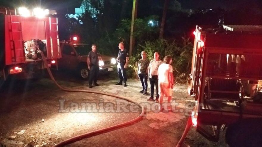 Καμένα Βούρλα: Συναγερμός από πυρκαγιά σε εγκαταλελειμμένο ξενοδοχείο