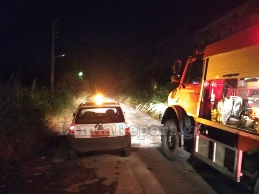 Καμένα Βούρλα: Συναγερμός από πυρκαγιά σε εγκαταλελειμμένο ξενοδοχείο