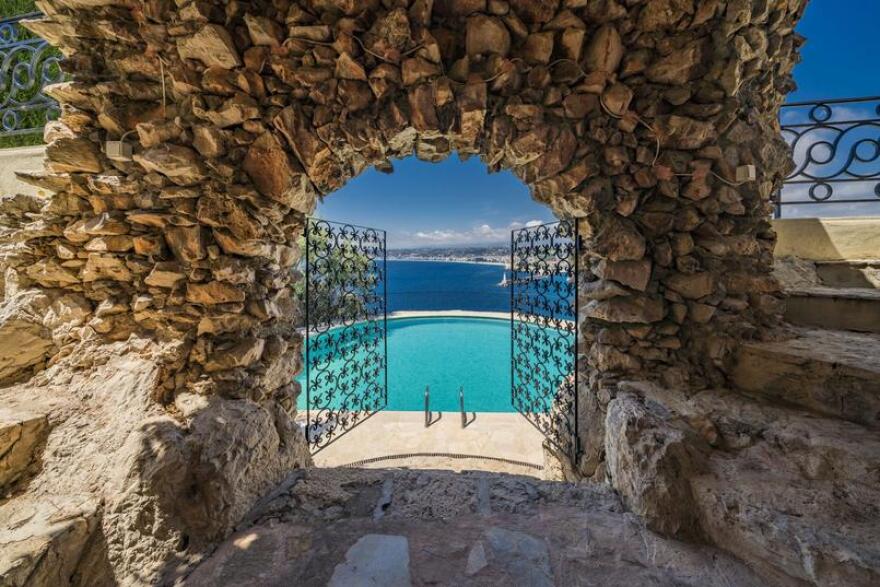 Σον Κόνερι: 30 εκατ. ευρώ πωλείται η 6ώροφη υπερπολυτελής βίλα του στη Γαλλική Ριβιέρα