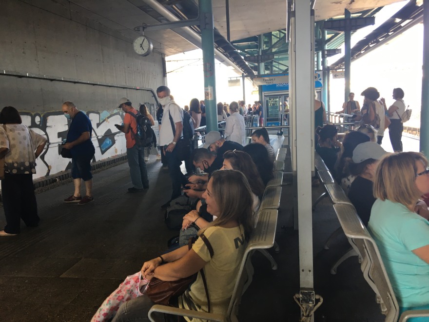 Προαστιακός: «Πατείς με, πατώ σε» μετά τη στάση εργασίας - Φωτογραφίες 