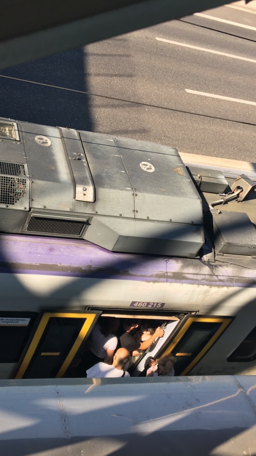 Προαστιακός: «Πατείς με, πατώ σε» μετά τη στάση εργασίας - Φωτογραφίες 