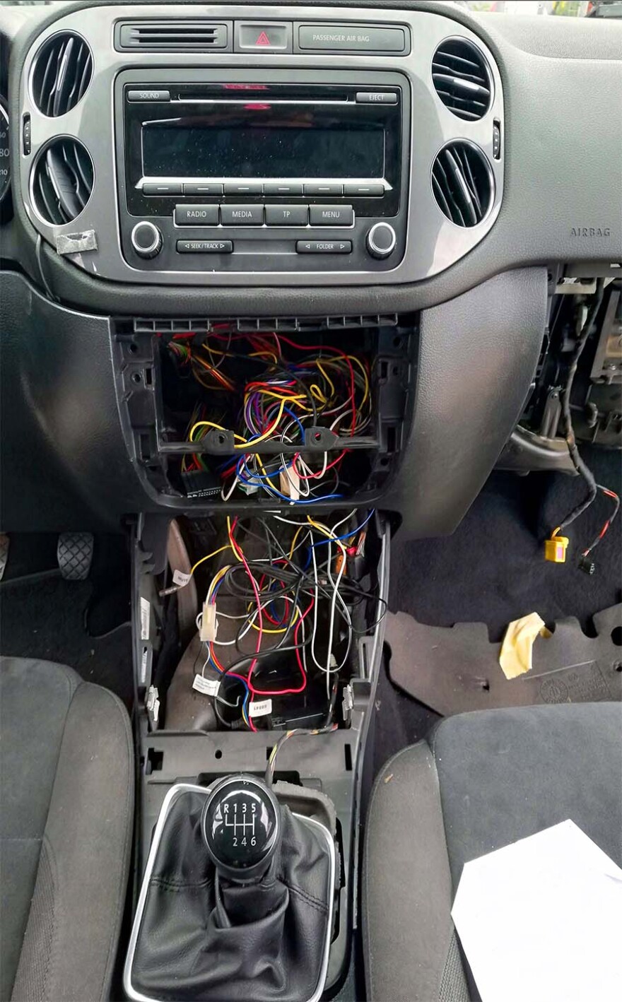 Λάρισα: Στο ταμπλό νοικιασμένου ΙΧ έκρυβαν κλεμμένα κοσμήματα!