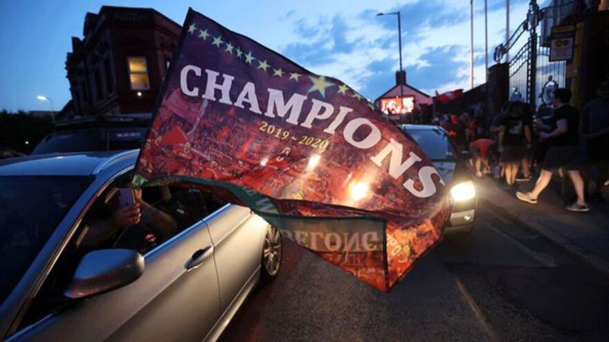 Ξέφρενο πάρτι στο Λίβερπουλ για την κατάκτηση της Premier League (βίντεο)