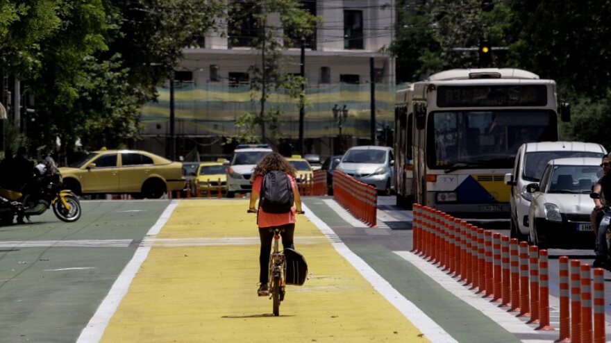 Μεγάλος περίπατος: Τοποθετήθηκαν οι ζαρντινιέρες στην Πανεπιστημίου - Ξεκινούν οι παρεμβάσεις στο Σύνταγμα 