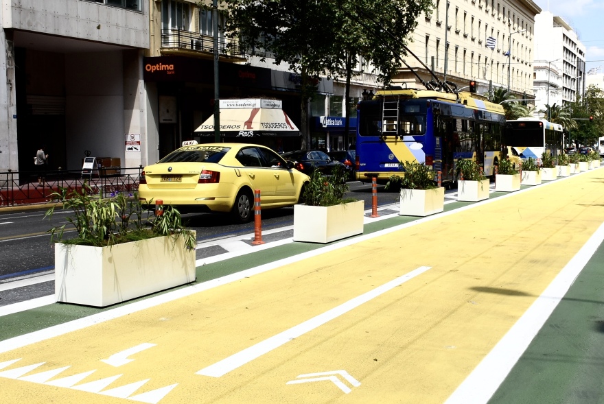 Μεγάλος περίπατος: Τοποθετήθηκαν οι ζαρντινιέρες στην Πανεπιστημίου - Ξεκινούν οι παρεμβάσεις στο Σύνταγμα 