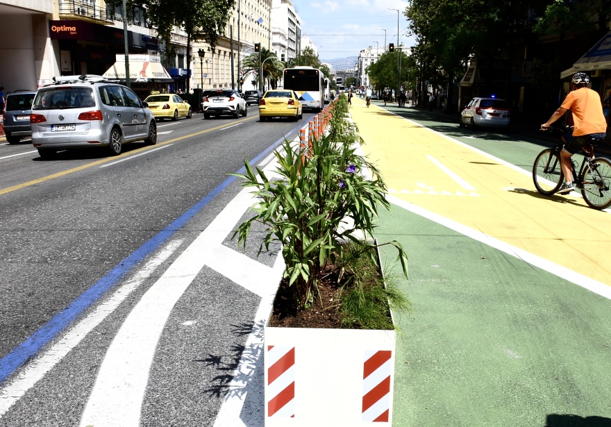 Μεγάλος περίπατος: Τοποθετήθηκαν οι ζαρντινιέρες στην Πανεπιστημίου - Ξεκινούν οι παρεμβάσεις στο Σύνταγμα 