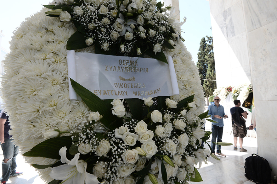 Συγκίνηση στο «τελευταίο αντίο» του Νίκου Αλέφαντου