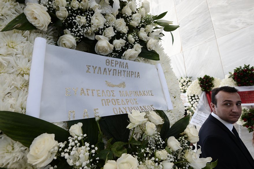 Συγκίνηση στο «τελευταίο αντίο» του Νίκου Αλέφαντου