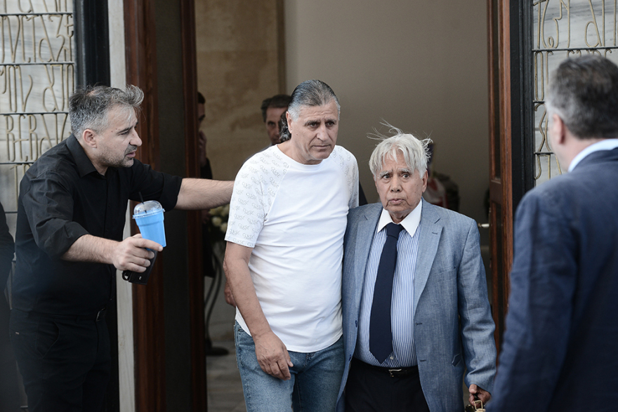 Συγκίνηση στο «τελευταίο αντίο» του Νίκου Αλέφαντου