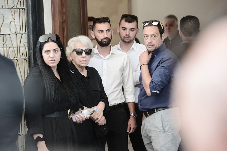 Συγκίνηση στο «τελευταίο αντίο» του Νίκου Αλέφαντου