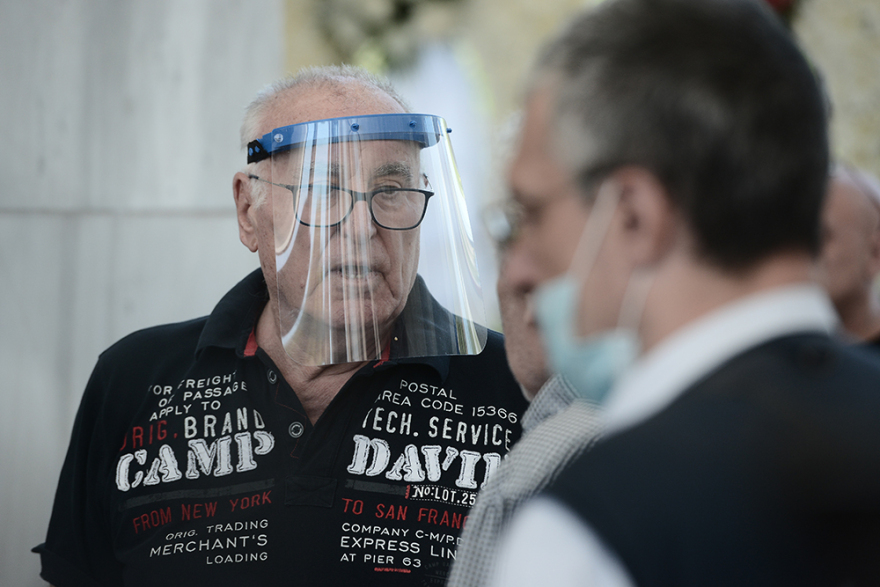 Συγκίνηση στο «τελευταίο αντίο» του Νίκου Αλέφαντου