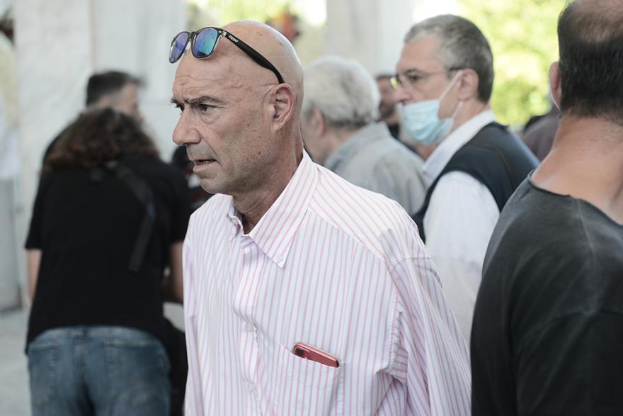 Συγκίνηση στο «τελευταίο αντίο» του Νίκου Αλέφαντου