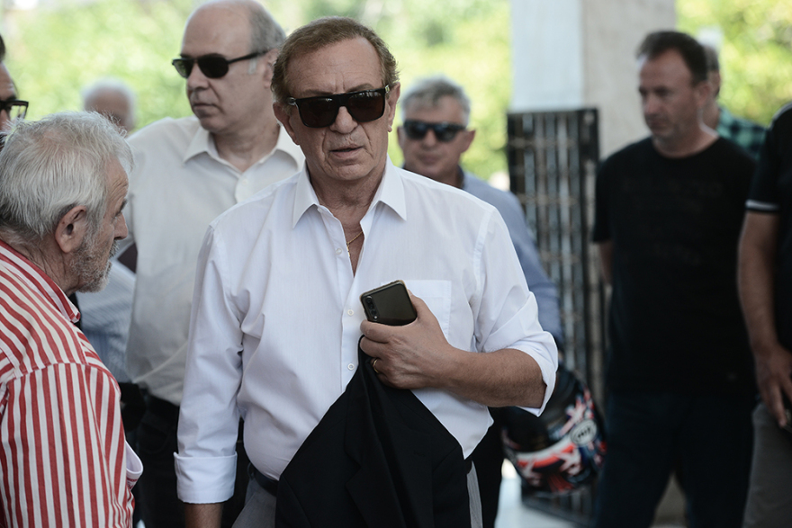 Συγκίνηση στο «τελευταίο αντίο» του Νίκου Αλέφαντου