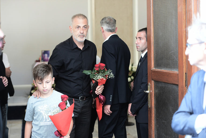 Συγκίνηση στο «τελευταίο αντίο» του Νίκου Αλέφαντου