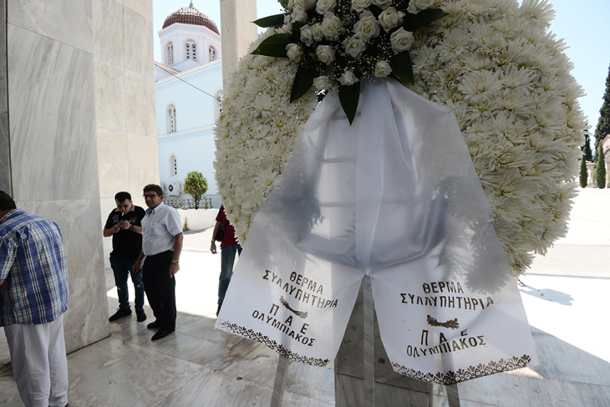 Συγκίνηση στο «τελευταίο αντίο» του Νίκου Αλέφαντου