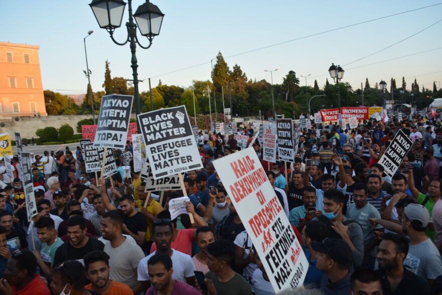 Συλλαλητήριο μεταναστών με τη στήριξη ΣΥΡΙΖΑ για ανοιχτά σύνορα