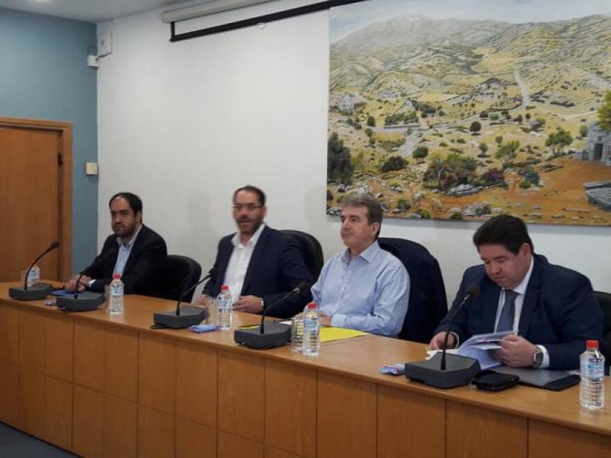 Στα Ανώγεια ο Χρυσοχοΐδης: Η μαντινάδα όλο… νόημα για τις βεντέτες