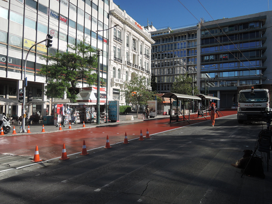 Μεγάλος Περίπατος: Η «εγχείρηση» στο Σύνταγμα άρχισε χωρίς επιπλοκές