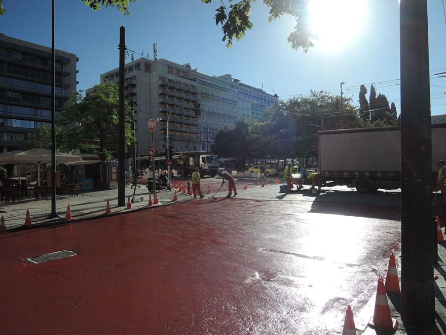 Μεγάλος Περίπατος: Η «εγχείρηση» στο Σύνταγμα άρχισε χωρίς επιπλοκές