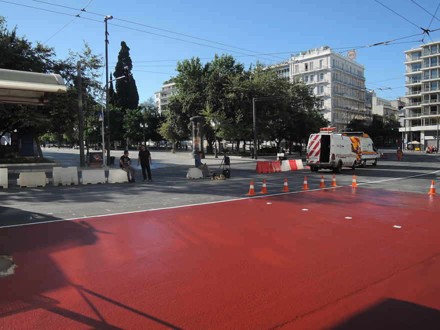 Μεγάλος Περίπατος: Η «εγχείρηση» στο Σύνταγμα άρχισε χωρίς επιπλοκές