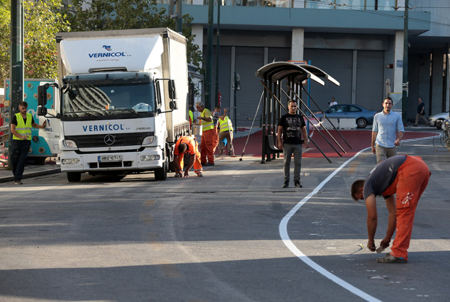 Μεγάλος Περίπατος: Η «εγχείρηση» στο Σύνταγμα άρχισε χωρίς επιπλοκές