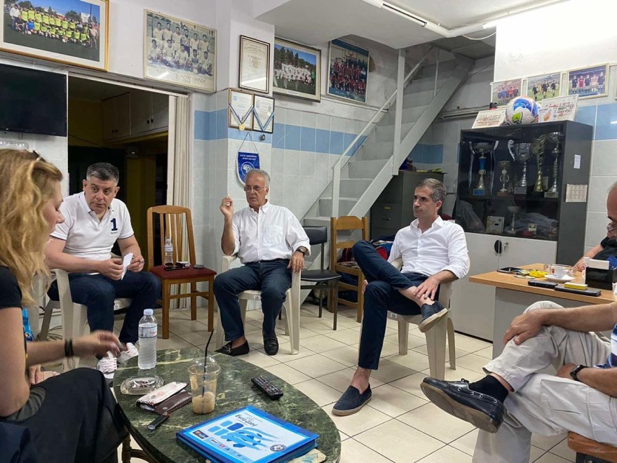 Επίθεση «μπαχαλάκηδων» στον Κώστα Μπακογιάννη