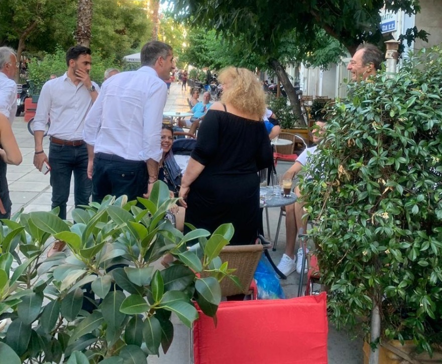 Επίθεση «μπαχαλάκηδων» στον Κώστα Μπακογιάννη